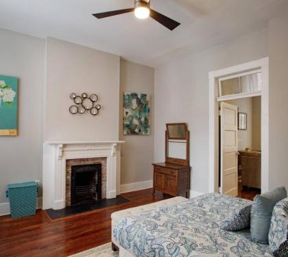 4 Bedroom Large Renovated Townhouse - image 6