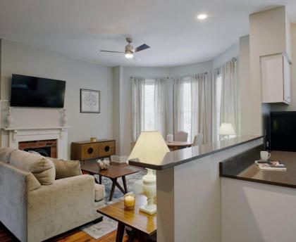 4 Bedroom Large Renovated Townhouse - image 9