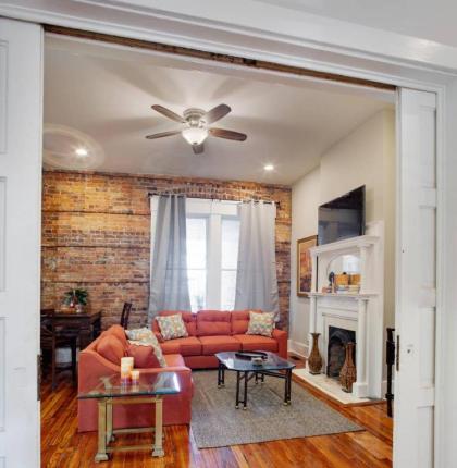 Modern 4 Bed Brownstone in Historic Downtown - image 13