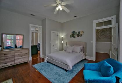 Modern 4 Bed Brownstone in Historic Downtown - image 15