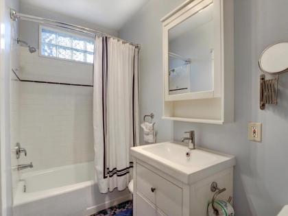 Heated Pool Access Flex Cancelation Perfect Location in Downtown Savannah - image 17