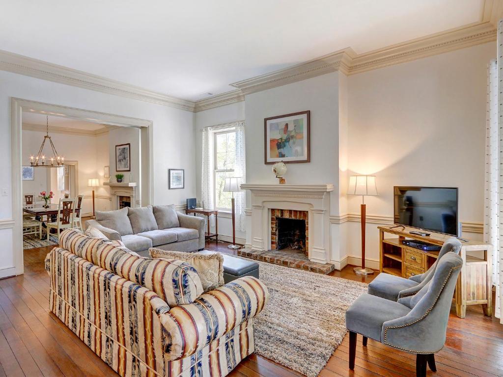 Heated Pool Access Flex Cancelation 3-Unit Rental Perfectly in Historic District - main image