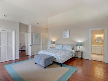 Heated Pool Access Flex Cancelation 3-Unit Rental Perfectly in Historic District - image 16