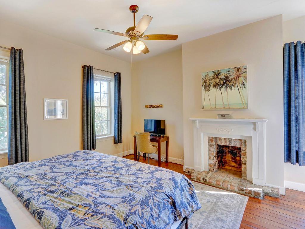 Heated Pool Access Flex Cancelation Perfectly Located for a Savannah Getaway - image 4