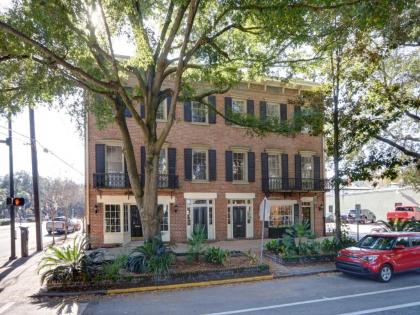 Heated Pool Access Flex Cancelation Historic Savannah Townhome w Parking and Courtyard - image 13