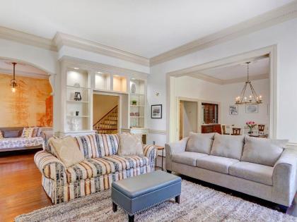 Heated Pool Access Flex Cancelation Historic Savannah Townhome w Parking and Courtyard - image 17