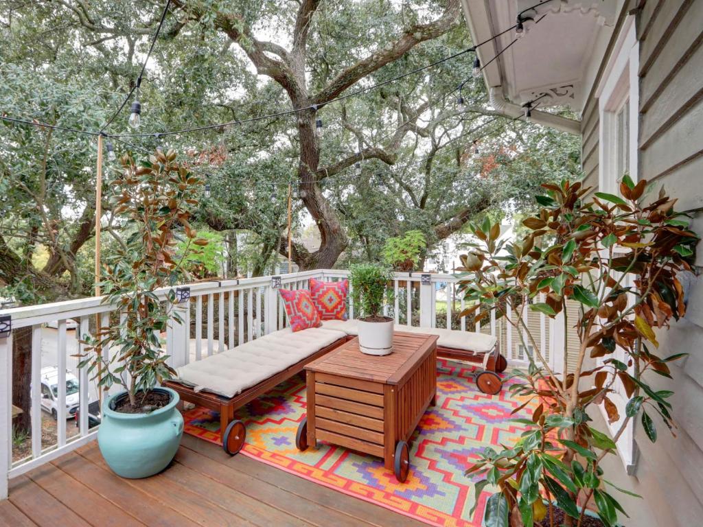 Heated Pool Access Flex Cancelation Luxe Forsyth Condo with Private Treetop Balcony - main image