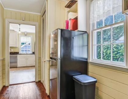 Historic Home Overlooking Emmet Park and Savannah River Private Parking Heated Pool Access - image 15