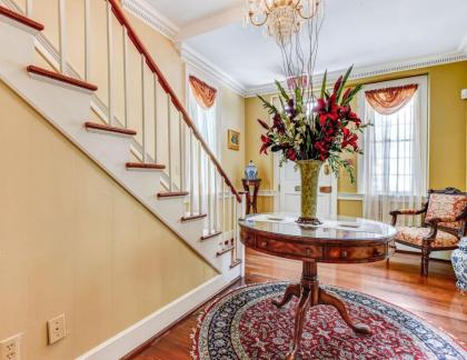 Historic Home Overlooking Emmet Park and Savannah River Private Parking Heated Pool Access - image 18