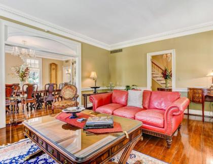 Historic Home Overlooking Emmet Park and Savannah River Private Parking Heated Pool Access - image 6