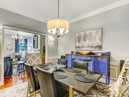 Designer Furnished on Jones St! Walk everywhere private parking heated pool access! - image 7