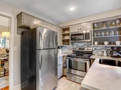 Designer Furnished on Jones St! Walk everywhere private parking heated pool access! - image 9