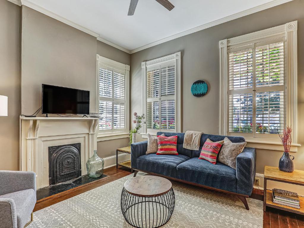 New Listing! Centrally Located in Historic Savannah Private Courtyard Heated Pool Access - main image