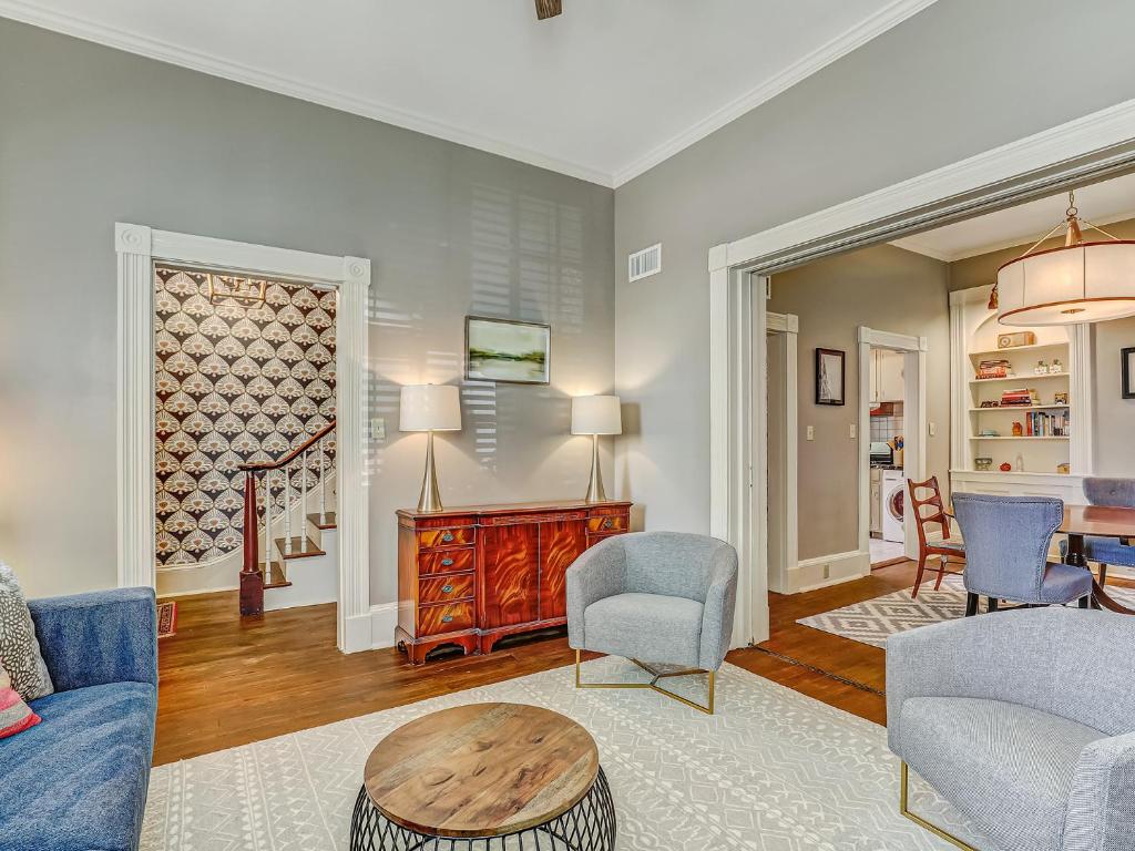 New Listing! Centrally Located in Historic Savannah Private Courtyard Heated Pool Access - image 6