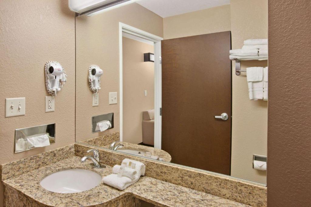 Microtel Inn & Suites-Sayre PA - image 6