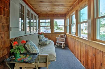 Charming Pine Point Cottage - 2 Blocks to Ocean! - image 10