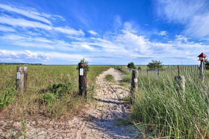 Charming Pine Point Cottage - 2 Blocks to Ocean! - image 4