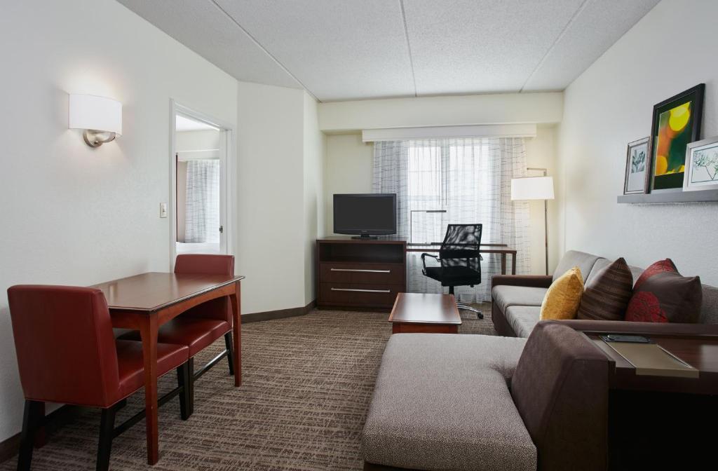 Residence Inn by Marriott Chicago Schaumburg/Woodfield Mall - image 5