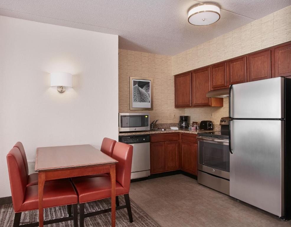 Residence Inn by Marriott Chicago Schaumburg/Woodfield Mall - image 6