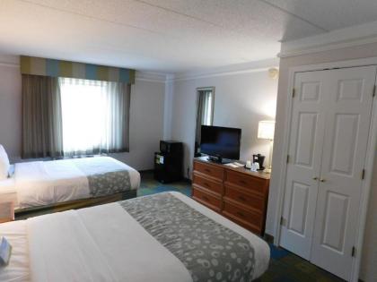 Days Inn & Suites by Wyndham Schaumburg- Woodfield Mall - image 12