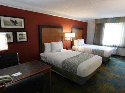 Days Inn & Suites by Wyndham Schaumburg- Woodfield Mall - image 13