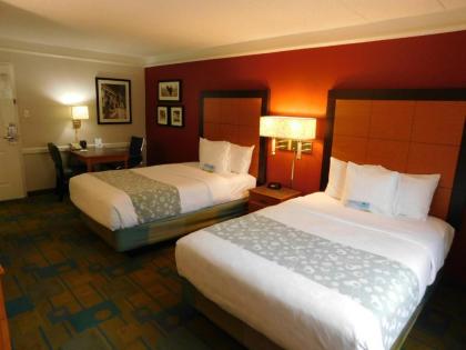 Days Inn & Suites by Wyndham Schaumburg- Woodfield Mall - image 14