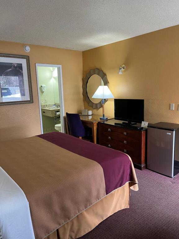 Americas Best Value Inn Schenectady - image 5