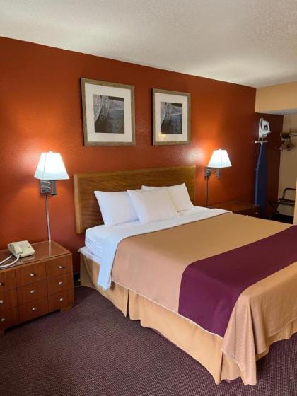 Americas Best Value Inn Schenectady - image 7