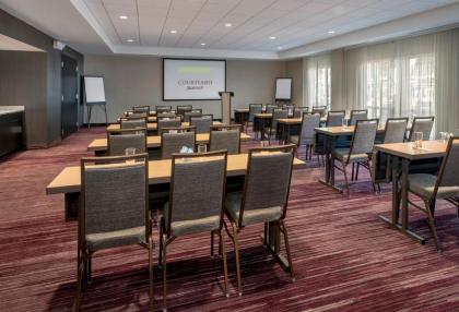 Courtyard by Marriott Schenectady at Mohawk Harbor - image 12