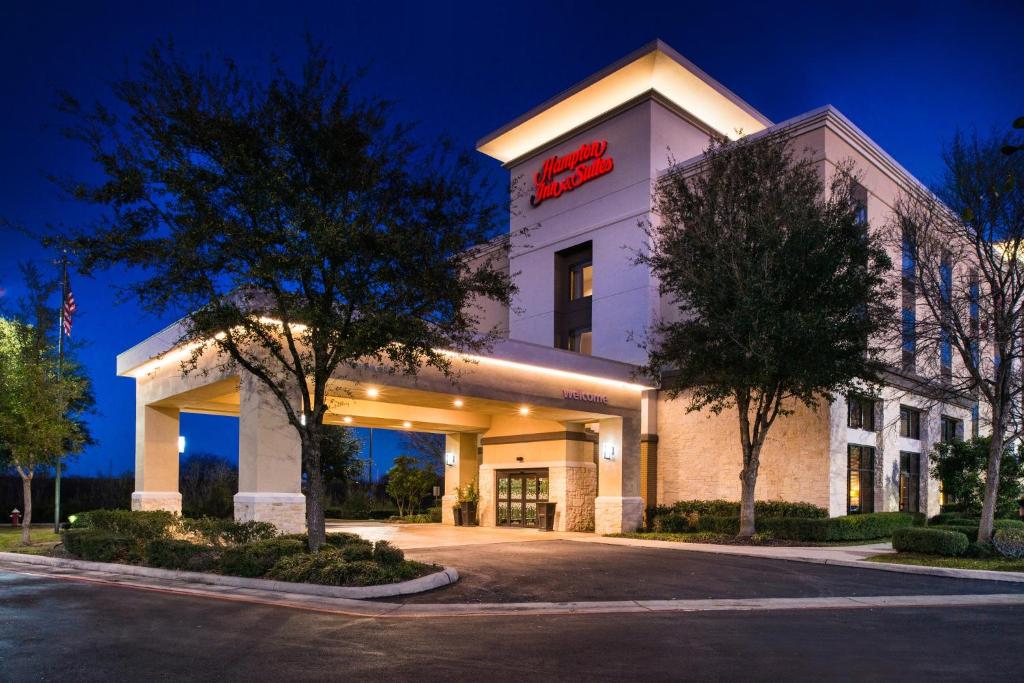 Hampton Inn and Suites Schertz - main image