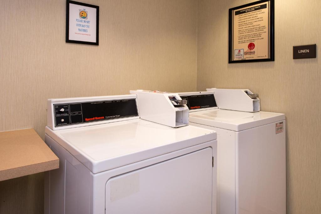 Hampton Inn and Suites Schertz - image 4