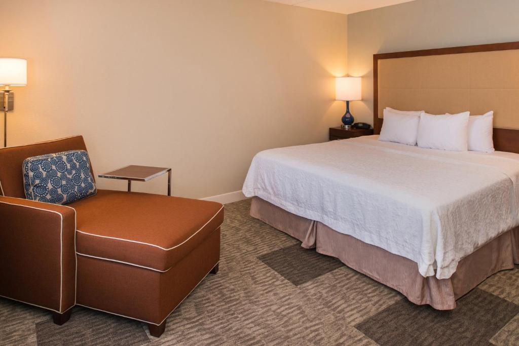 Hampton Inn and Suites Schertz - image 7