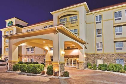 La Quinta Inn & Suites by Wyndham Schertz - image 1