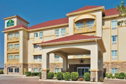 La Quinta Inn & Suites by Wyndham Schertz - image 11