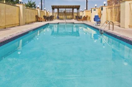 La Quinta Inn & Suites by Wyndham Schertz - image 6