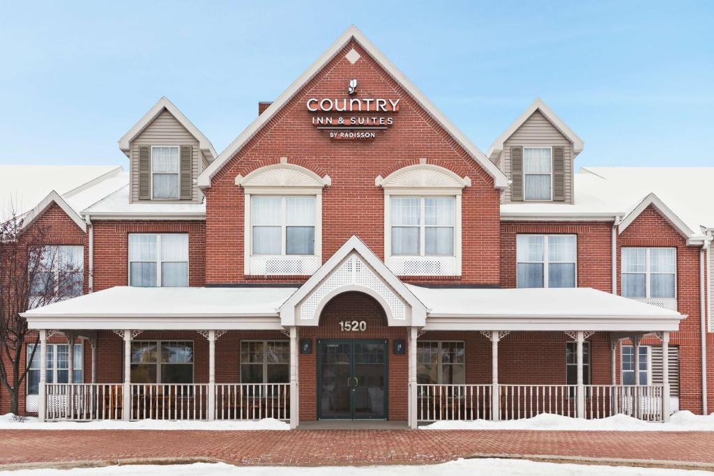 Country Inn & Suites by Radisson Wausau WI - main image