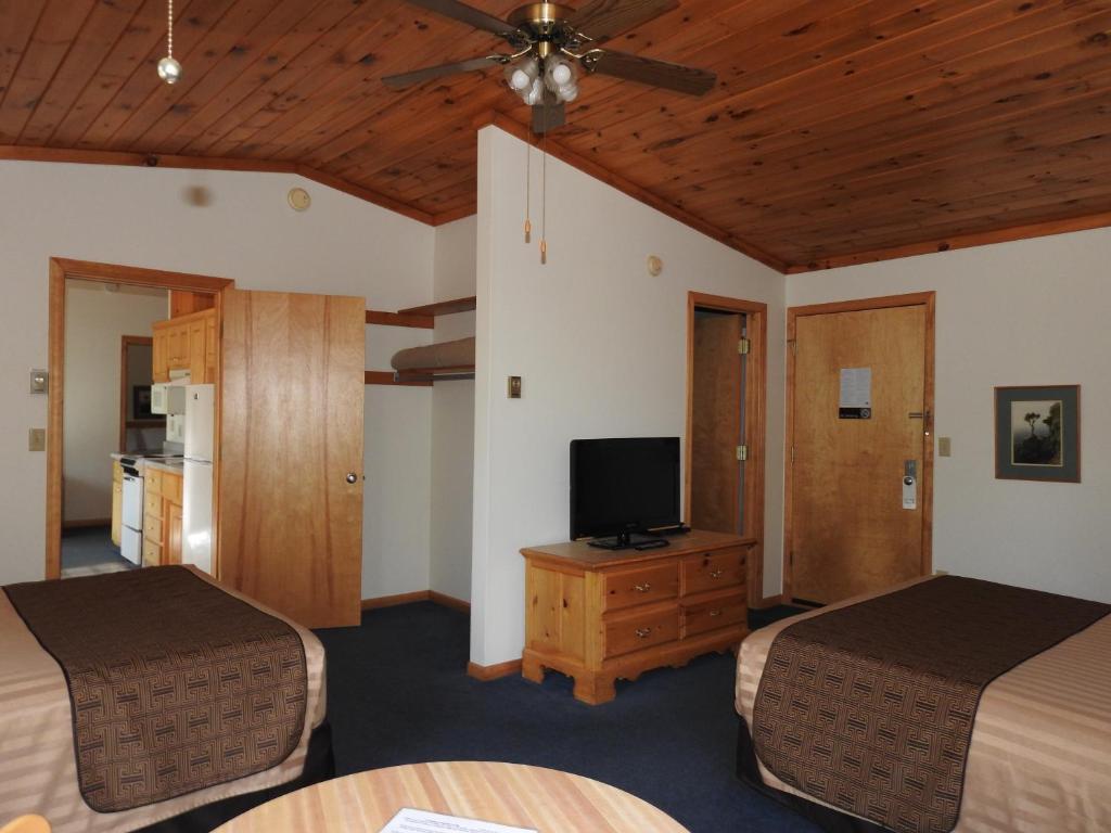 Superior Ridge Resort Motel - image 4