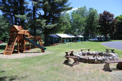 Rowe's Adirondack Cabins of Schroon Lake - image 11