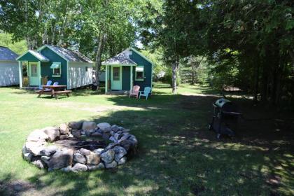 Rowe's Adirondack Cabins of Schroon Lake - image 12