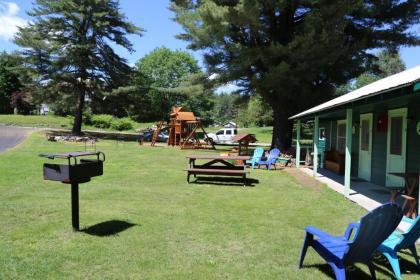 Rowe's Adirondack Cabins of Schroon Lake - image 13