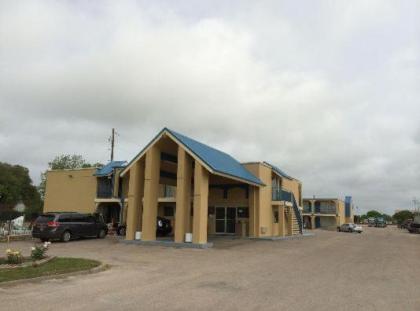 Americas Best Value Inn Schulenburg - image 11