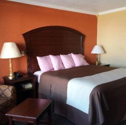 Americas Best Value Inn Schulenburg - image 12