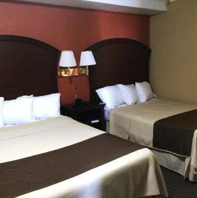 Americas Best Value Inn Schulenburg - image 3