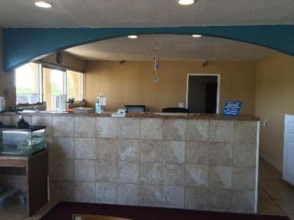 Americas Best Value Inn Schulenburg - image 8