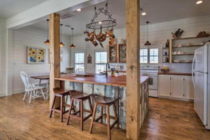 Renovated Schulenburg Retreat with Pool and Views - image 7