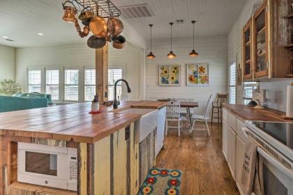 Renovated Schulenburg Retreat with Pool and Views - image 8