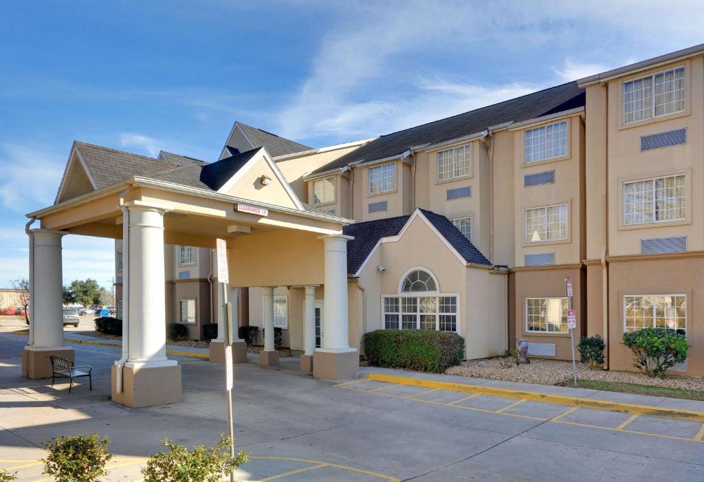 Microtel Inn and Suites Lafayette - main image