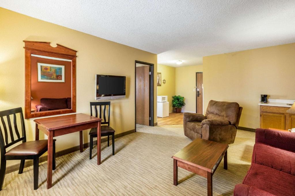 Quality Inn Scottsbluff - image 7