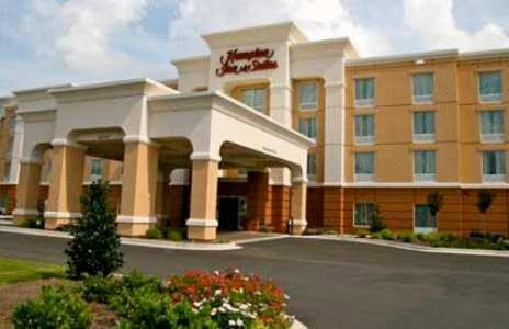 Hampton Inn & Suites Scottsboro - image 2