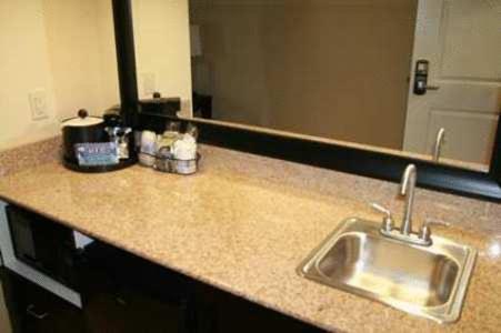 Hampton Inn & Suites Scottsboro - image 3